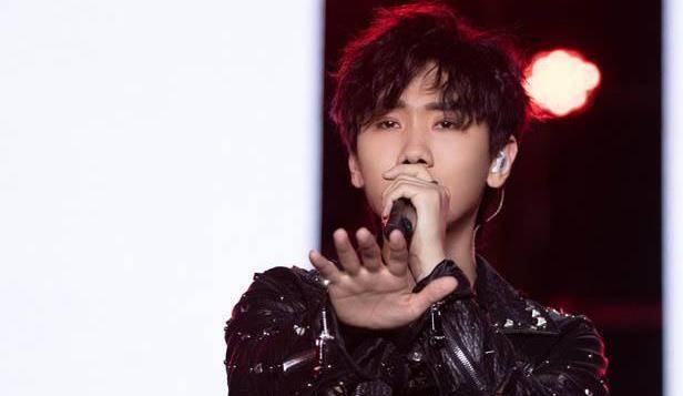 而除此之外还有像小贱,星弟,本兮,颜小健,阿悄,乔洋等等网络歌手也