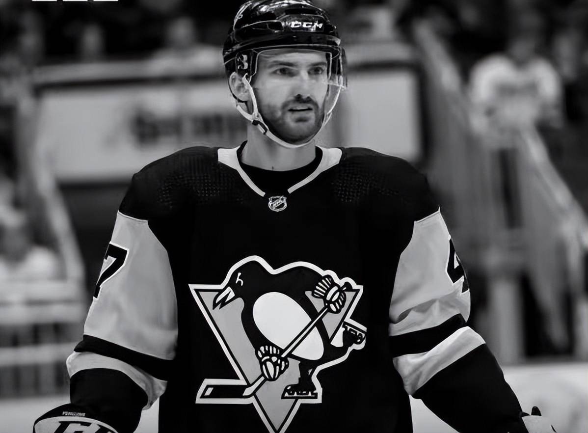 29岁运动员比赛中被割喉,血流如注,场面太吓人,球迷悲痛_亚当-约翰逊