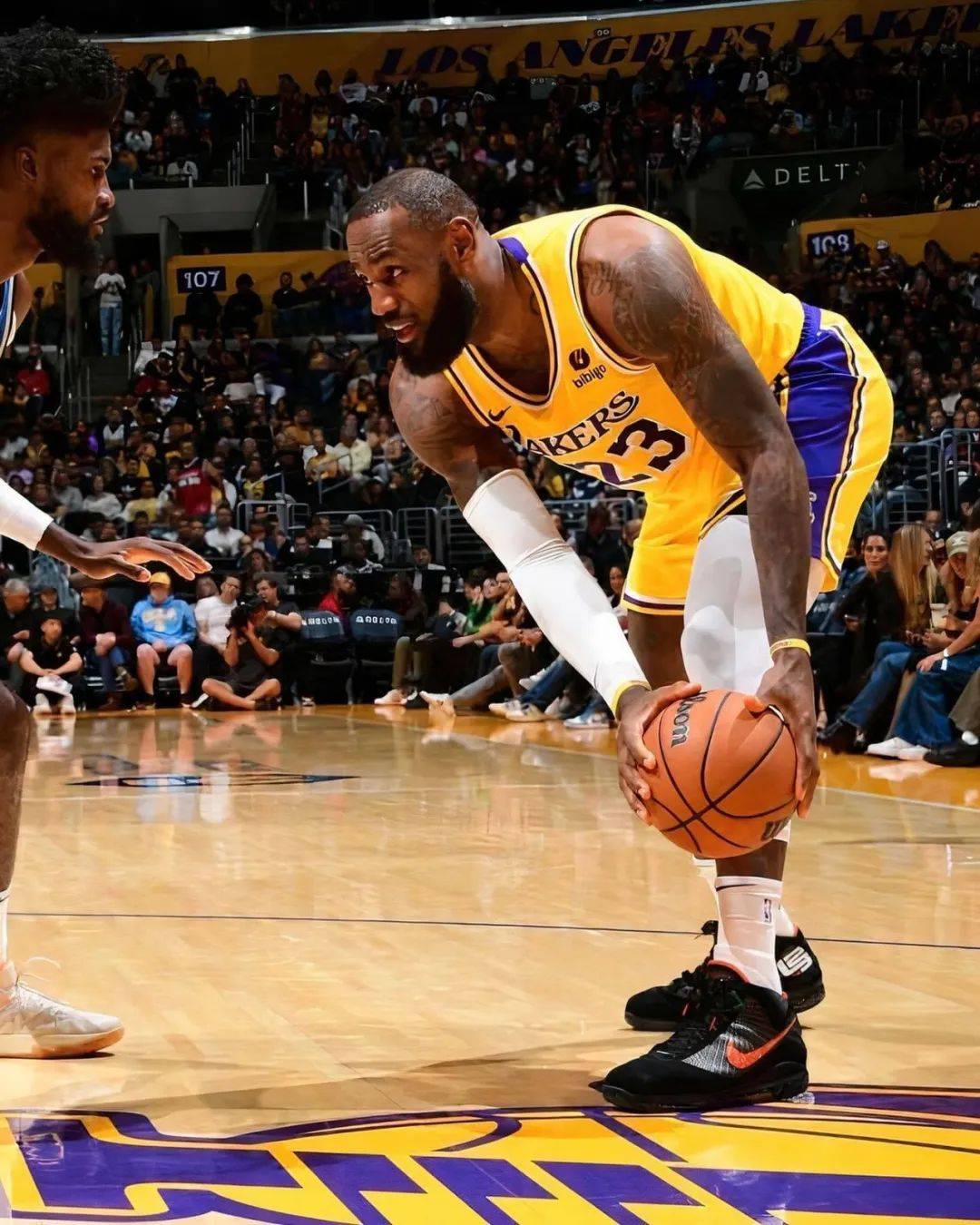 詹姆斯末节救赎!湖人险胜魔术_比赛_1_nba