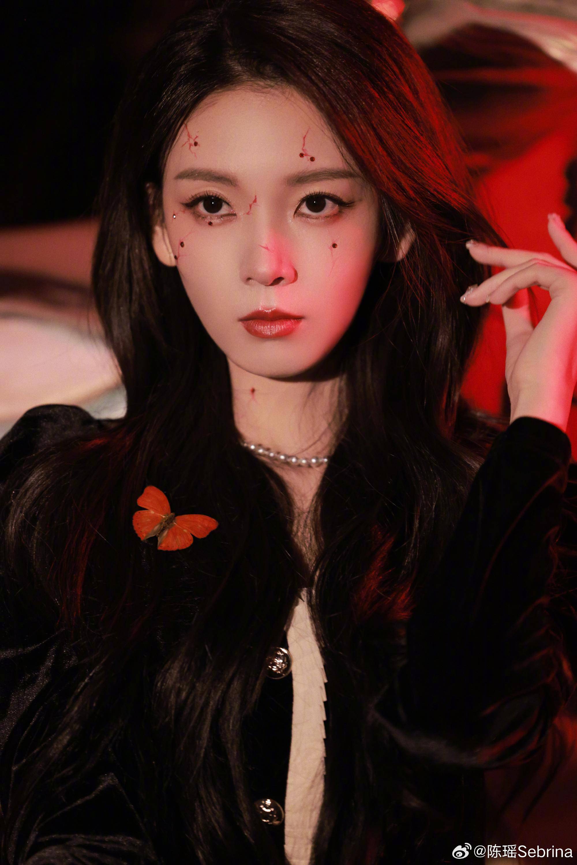 黑衣红蝶精致又清冷,岳绮罗现代版_cos_节日_红色