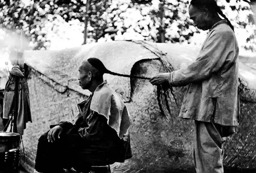 再读鲁迅的《风波》:轰轰烈烈的大革命与剪不掉的专制和奴性_辫子