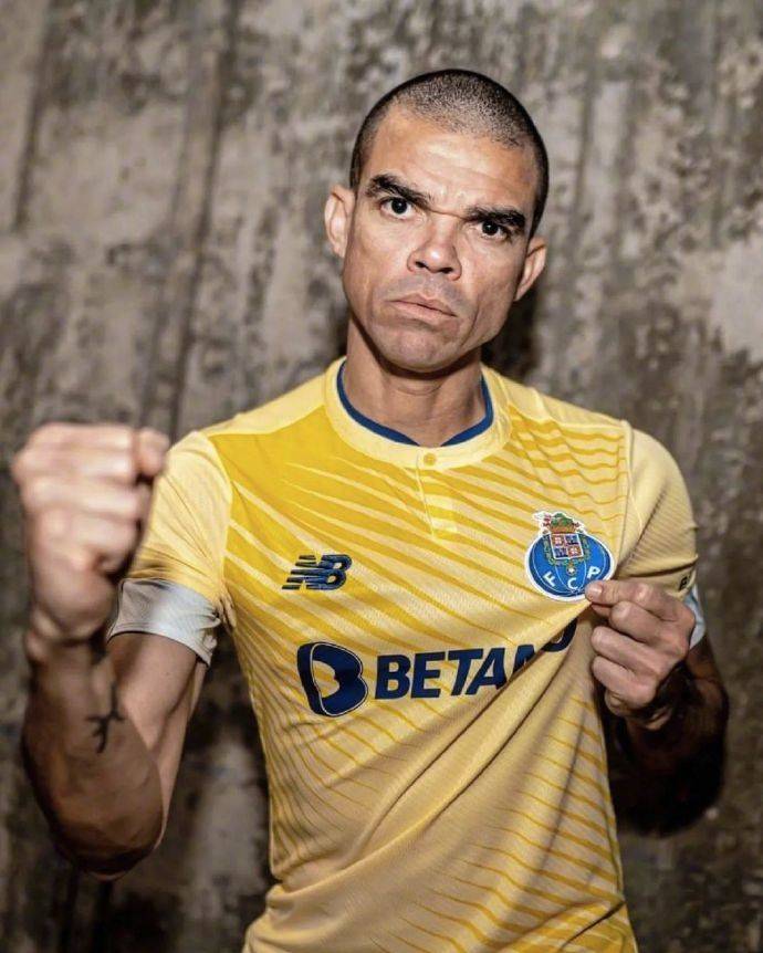 不老武僧!佩佩,成为欧冠历史上出场最年长的非门将球员!