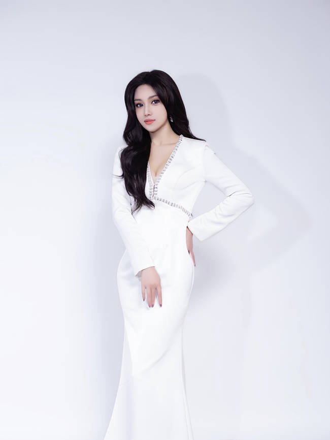 肌理细腻 俏丽若春丨专访李佳欣_时尚_年轻人_身材