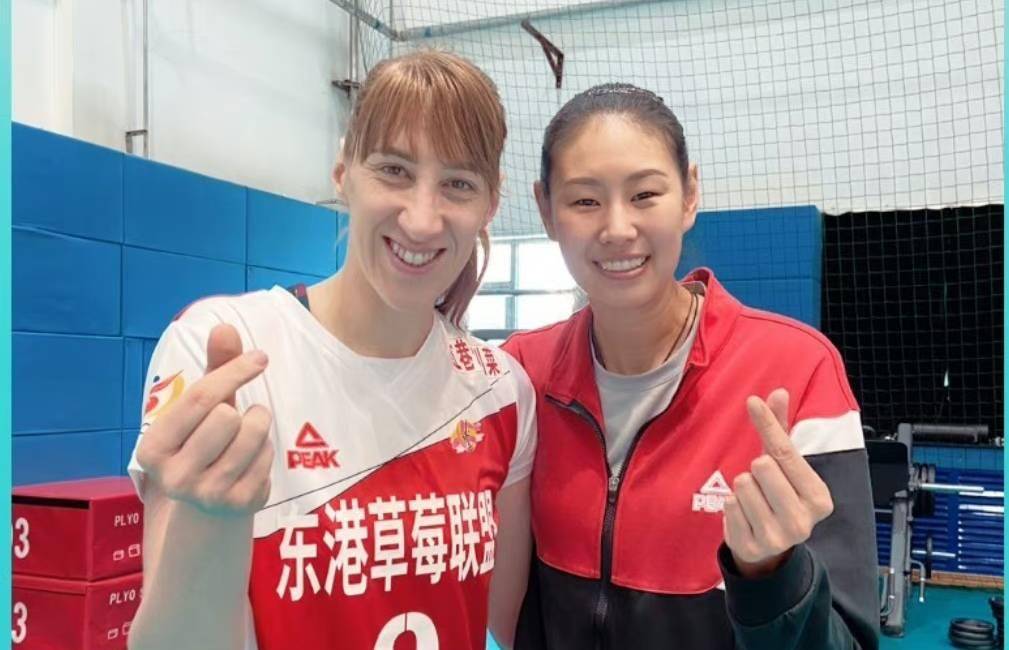 中国女排奥运冠军们成助教,颜妮等功勋球员亮相赛场_李静_刘晓彤_浙江