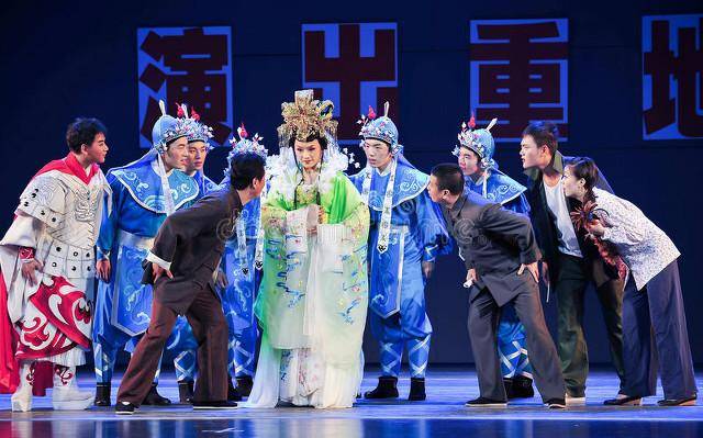 谭鑫培:京剧艺术的璀璨瑰宝_表演_先生_进行了