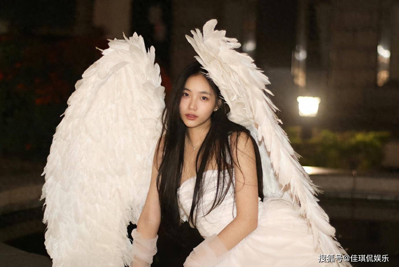 小s二女儿lily万圣节cos"天使",网友赞叹顶级美貌似大小s翻版_品质