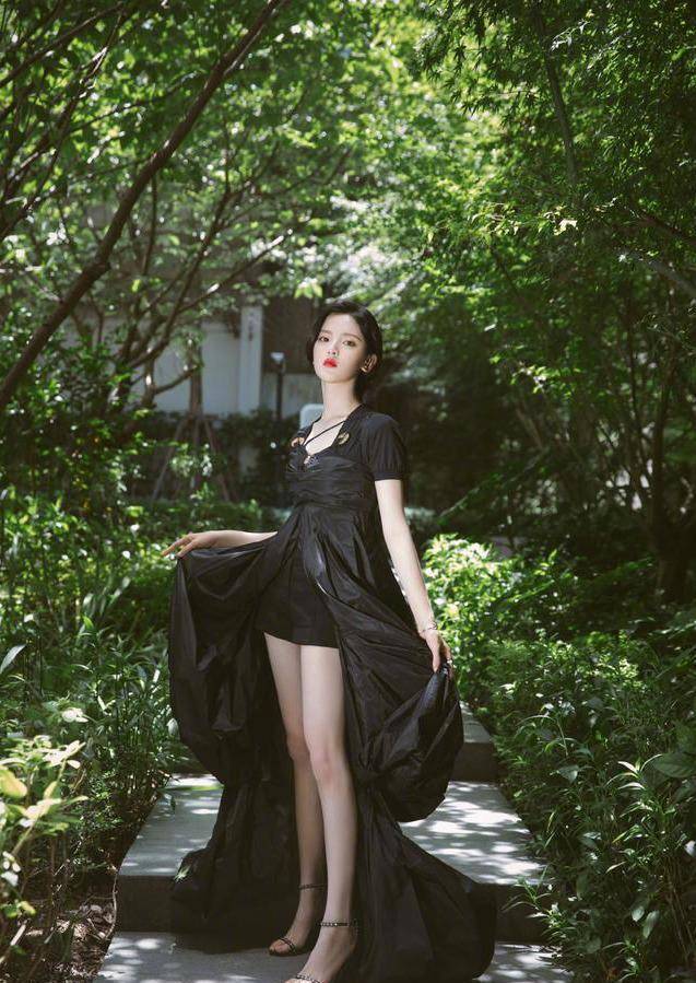 不怕吓到自己的就点开杨超越生图吧_长相_身材_杨紫