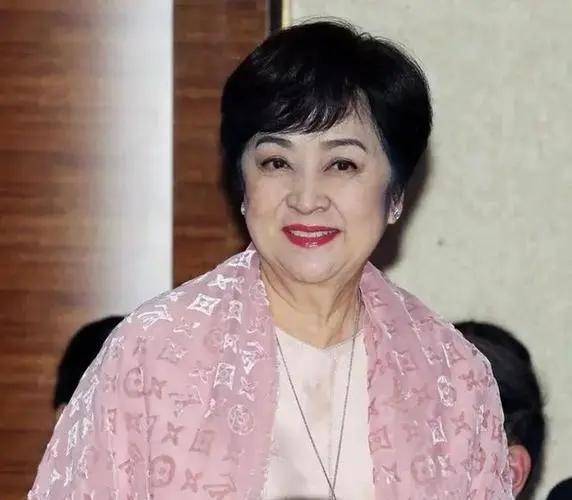 "手撕前妻"的刘家昌,揭开了谢霆锋老爸的"绿帽情史"_甄珍并_谢贤_时候