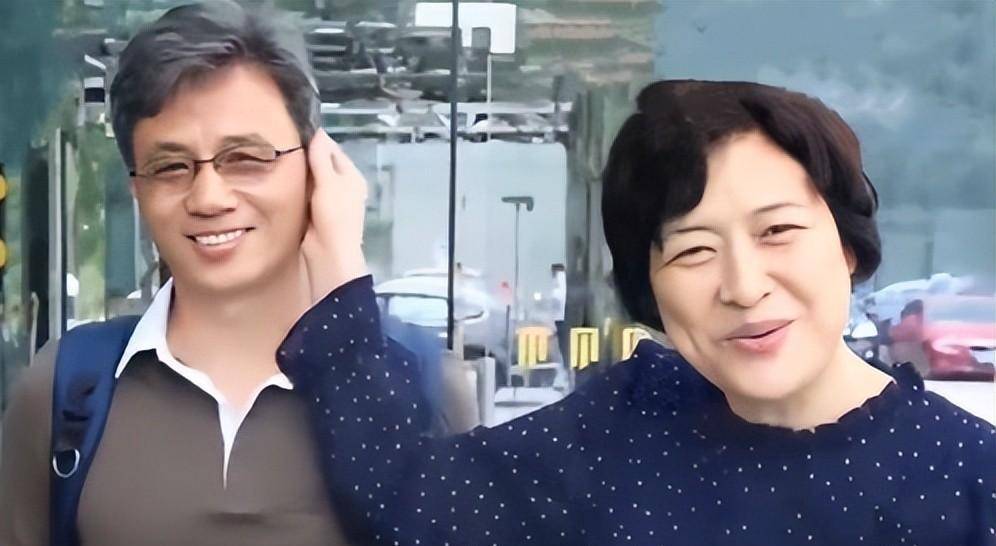 知名演员许娣:和初恋老公恩爱41年生一子,拍戏收入全都交给他_于建伟