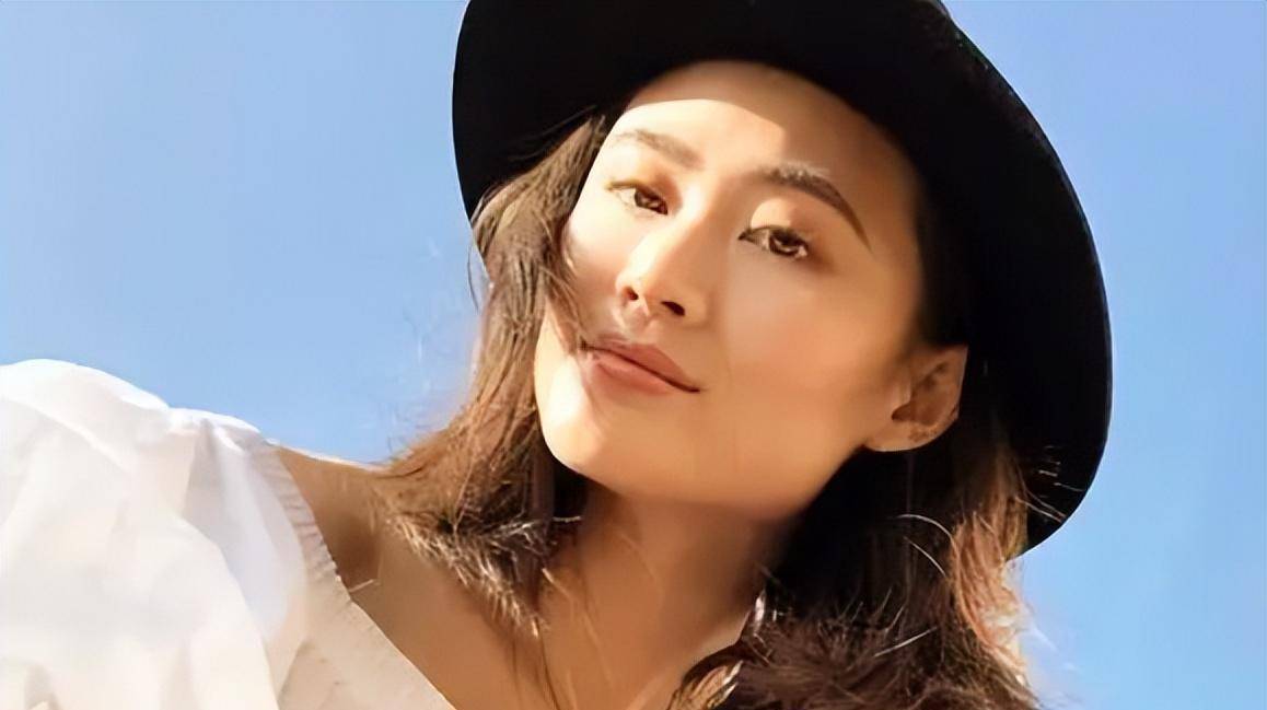 "不说中文"李安琪:嫁给李小鹏11年,她是不会说还是不屑说?