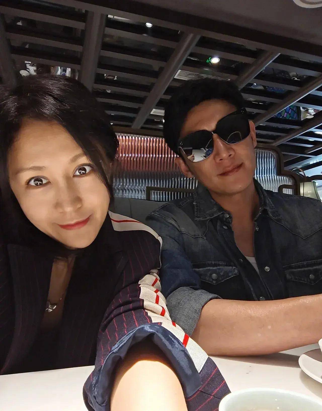 曝鲍蕾危机感重,才努力变优秀让老公信赖自己,颜值也向陆毅看齐_婚姻