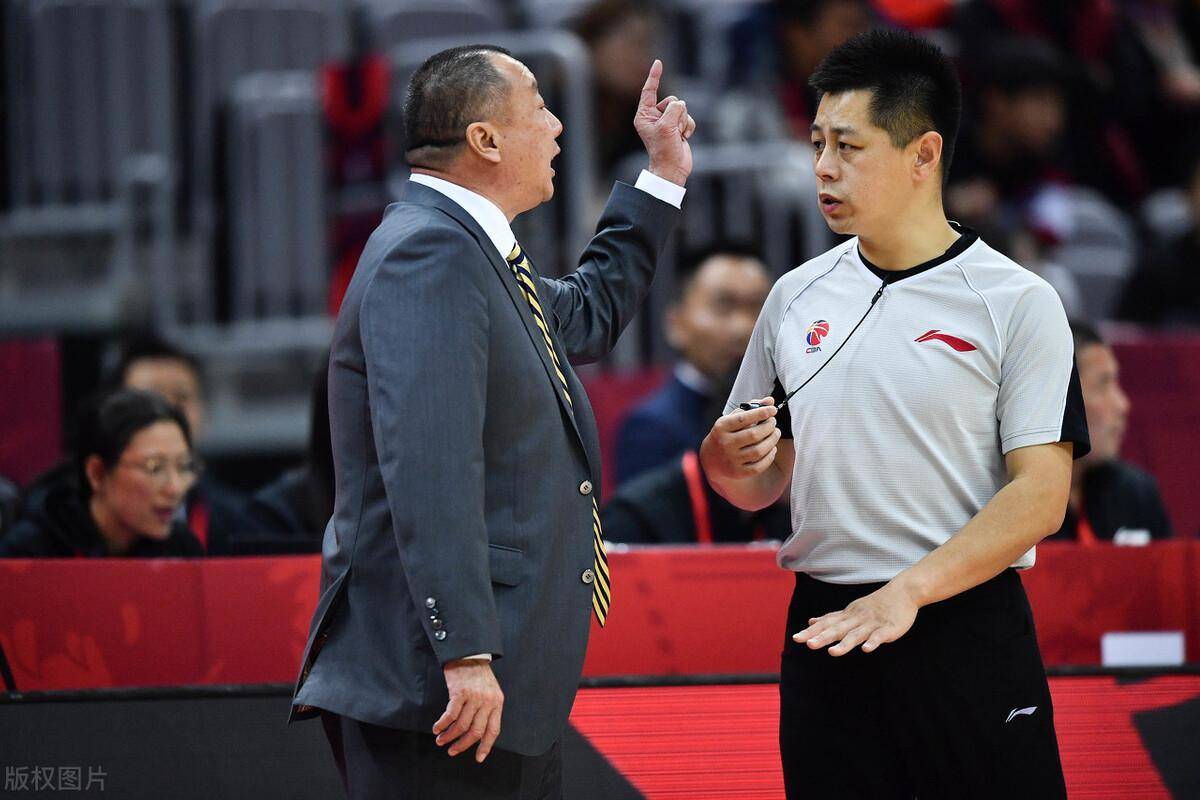 汉斯布鲁谈cba:对抗很强,强度很大,就像80年代的nba_球员_身体_裁判