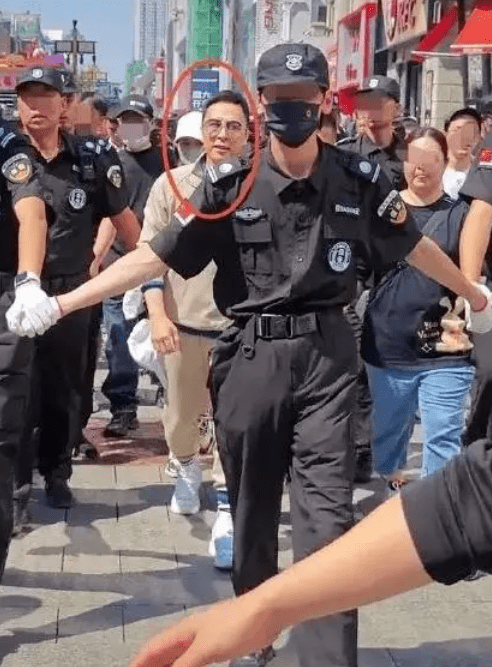 吴京拒绝保安开路,甄子丹道歉,明星爱摆架子的习惯该改了_安保_网友