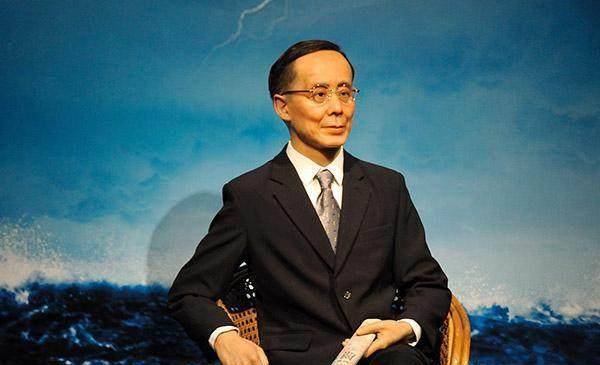 老父亲一上联:"袖中笼花,小子暗藏春色",下联堪称千古绝对_梁启超