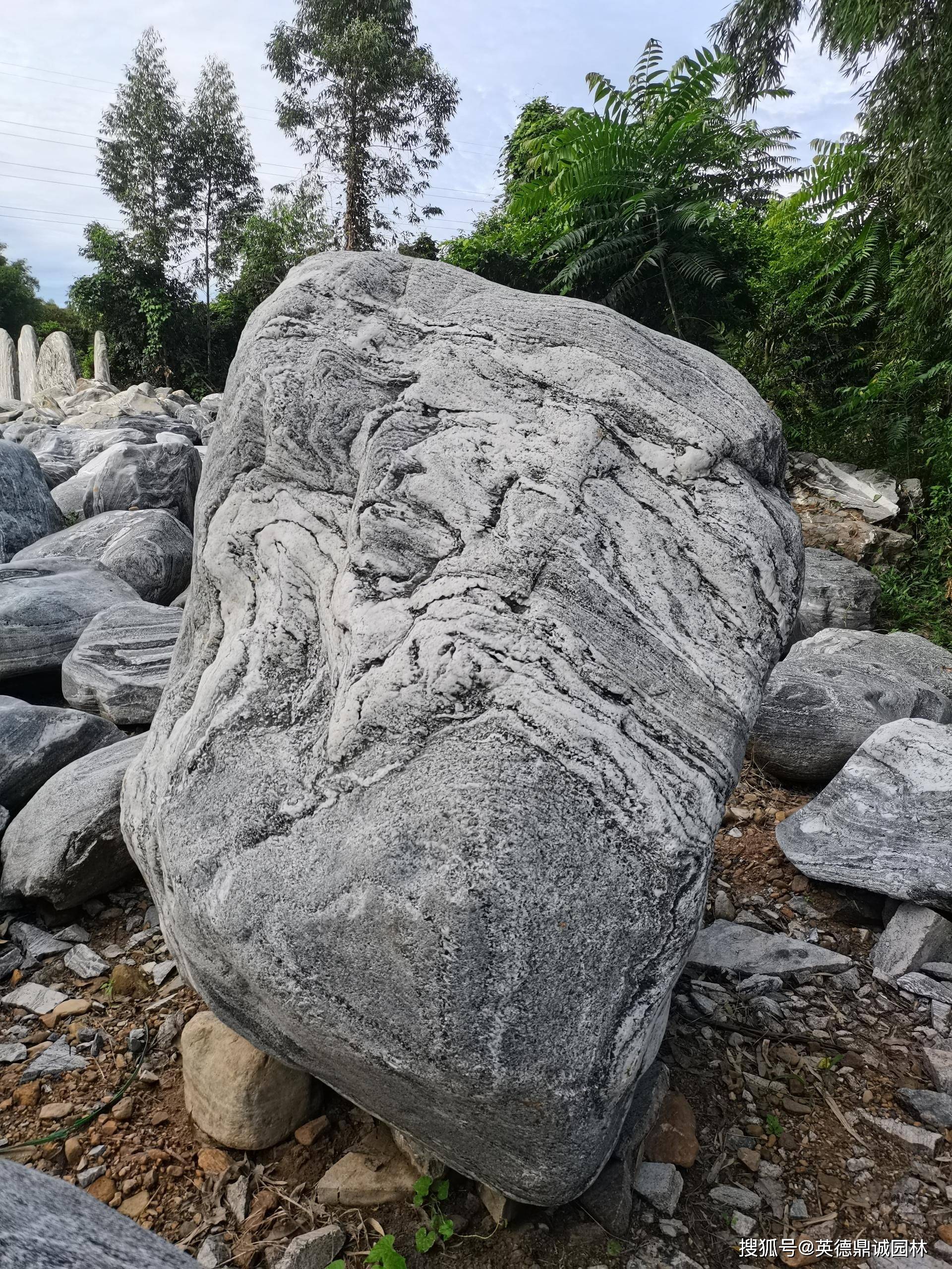 人工石头山风景石图片图片