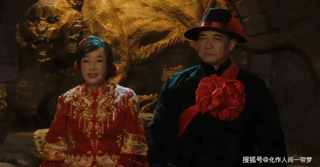 刘晓庆为老公下厨,素面朝天不扮嫩,比普通奶奶显老却自信洋溢_少女