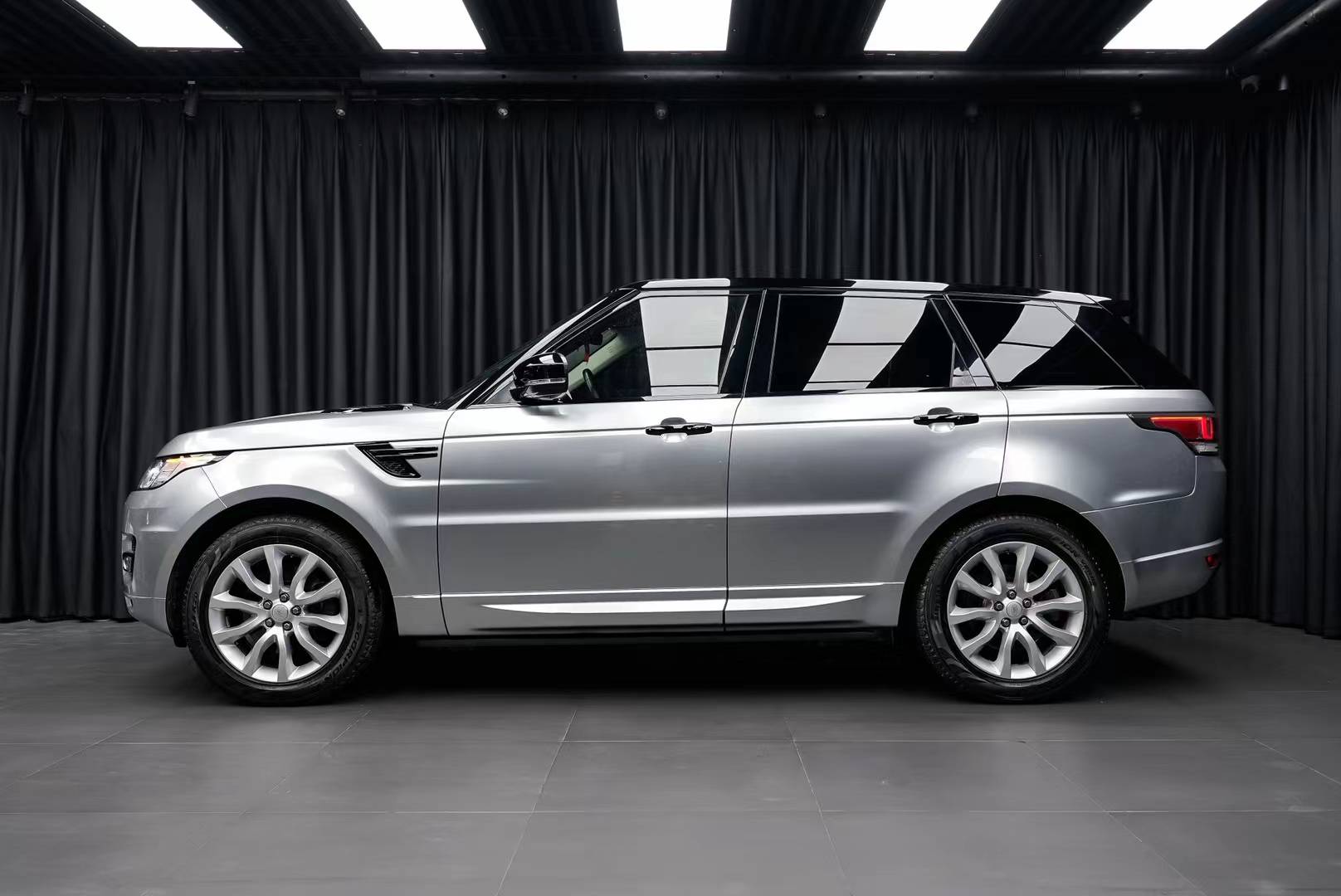 路虎揽运ek改色膜gt银,无可挑剔的金属漆之感_冷银_低调_气息