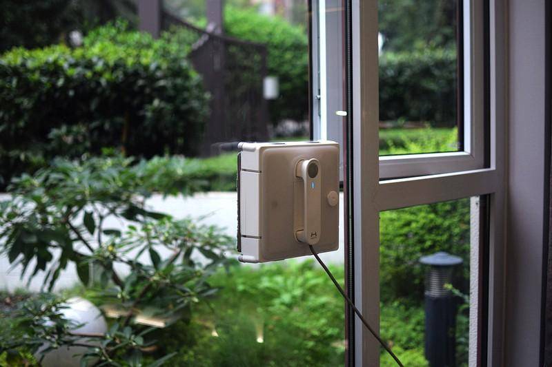 让擦窗更轻松 双向四喷头 赫特智能擦窗机器人W9