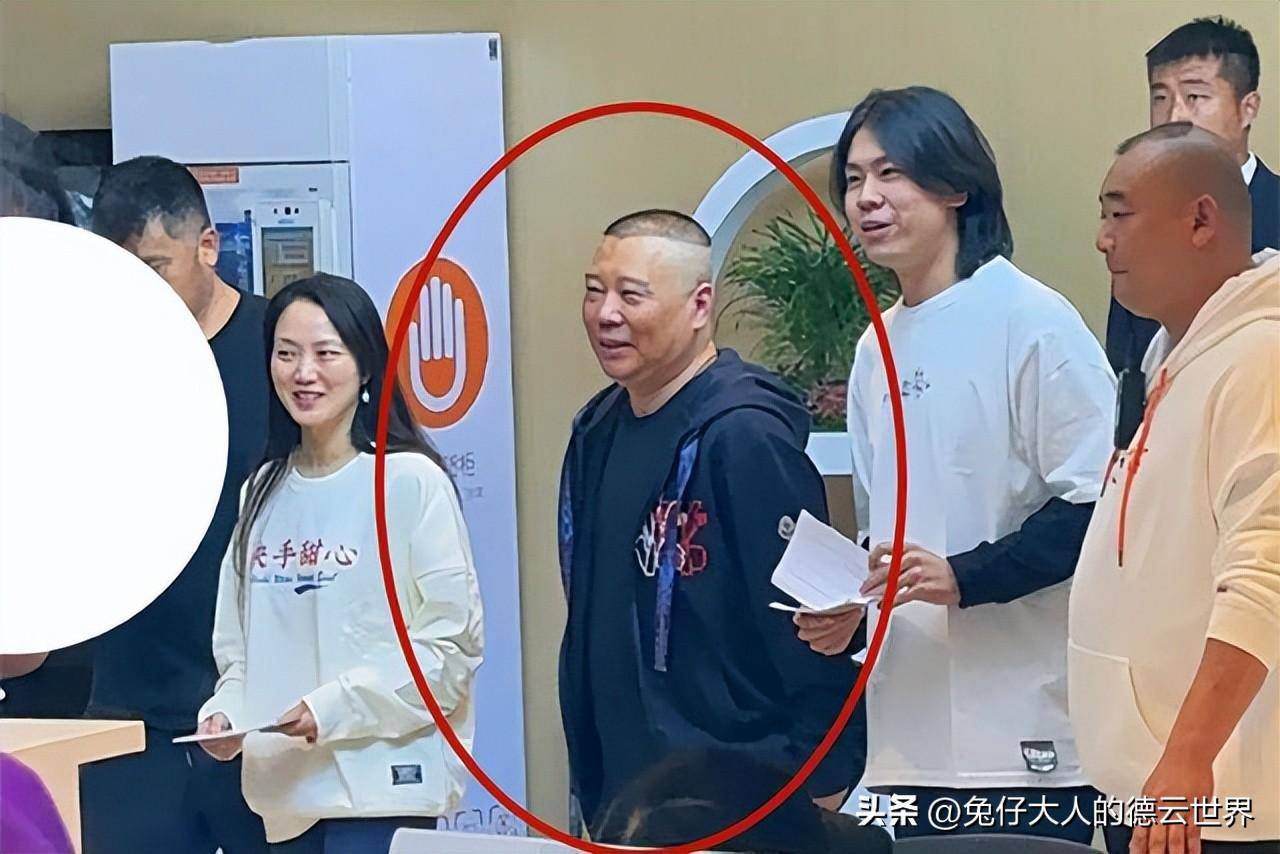 德云社郭德纲与粉丝互动,一起唱《叫小番》,老郭这嗓音是真好_演出