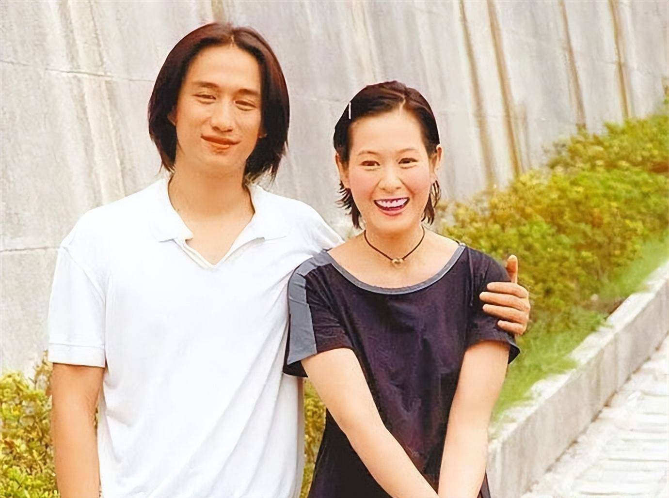 "背景强大"黄磊:表示宋丹丹本名,和王中磊称兄道弟,曾吓哭谢娜_刘若英