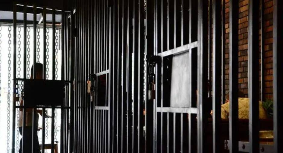 西安悍匪魏振海,曾靠钢钳越狱,临死前拒不认罪,还仰天狂笑_廖苇丽