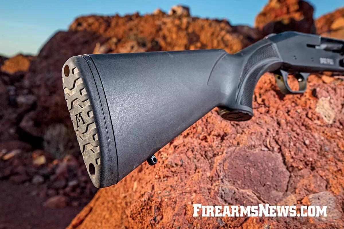 940 pro tactical 采用传统的莫斯伯格接收器安全装置,左撇子和右撇子