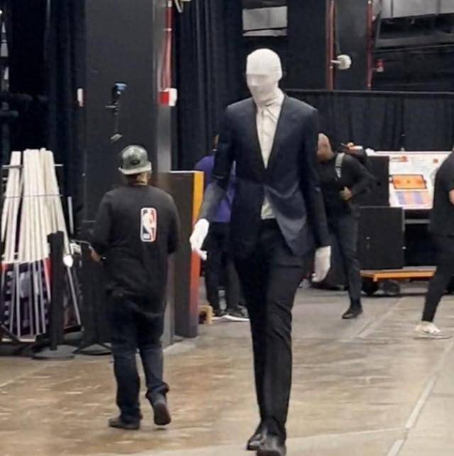 万圣节扮相完美诠释瘦长鬼影,今日迎战单核杜兰特_命中率_角色_西装