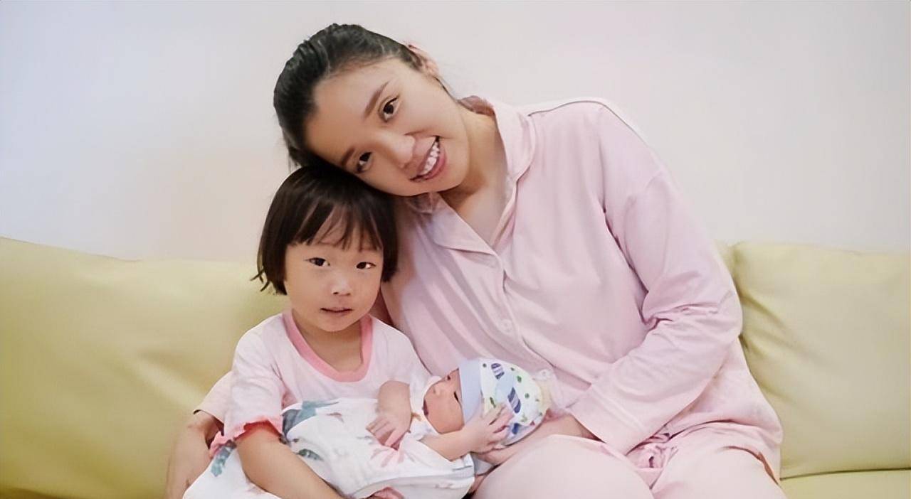 张楠的田卿是在2018年领证结婚的,如今两人已经在一起度过了5年,如今