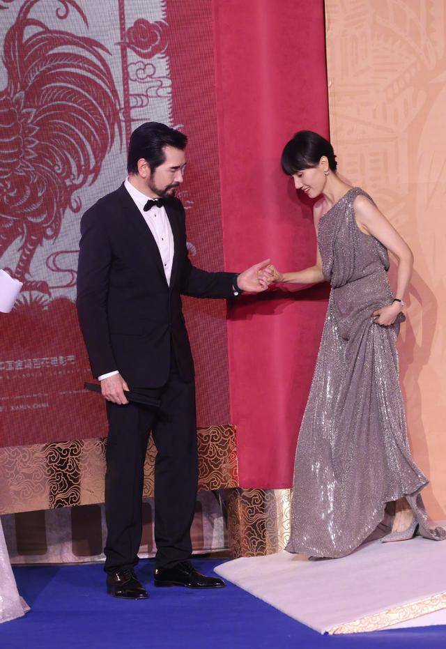 金鸡奖:刘德华梁朝伟撞衫,刘嘉玲周冬雨性感,闫妮张雨绮显胖_明星