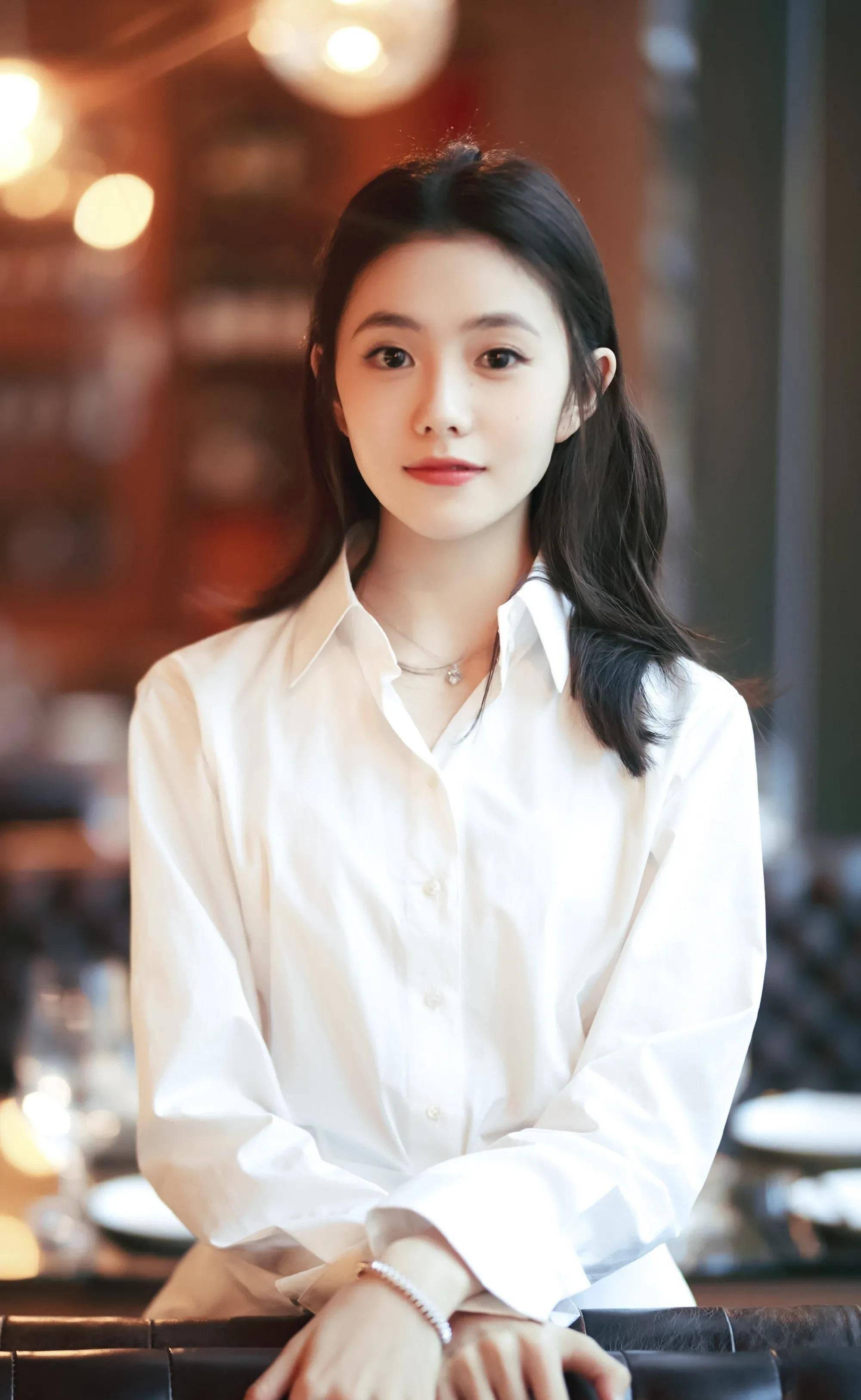 然而,在影视作品中,刘浩存的表演被认为缺乏深度和张力.