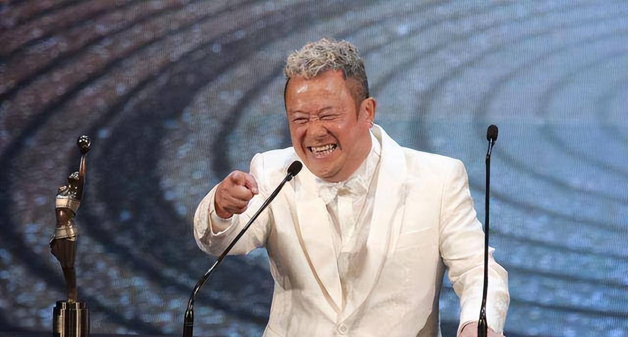除了电影之外,曾志伟还在电视剧和舞台剧中扮演重要角色.