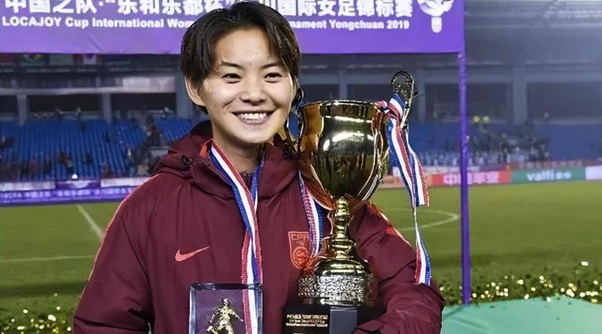 因小失大,赔了夫人又折兵,我们女足这次亏大了,球迷:目光短视_王霜