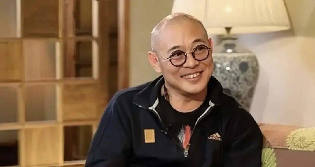 他有很多经典武打片,比如《方世玉》《中华英雄》《黄飞鸿之壮志凌云