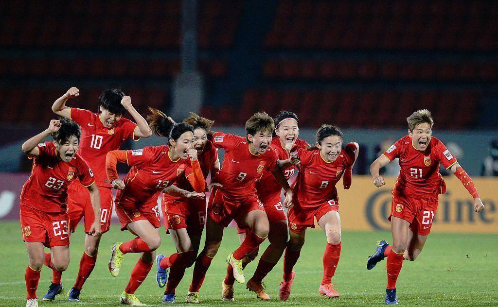 铿锵玫瑰遭遇挫折!我们女足争夺第一宝座前路艰难_比赛_机会_对手