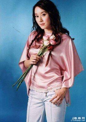 他也是林俊杰的师兄. 1996年在新加坡举行的一次歌唱比