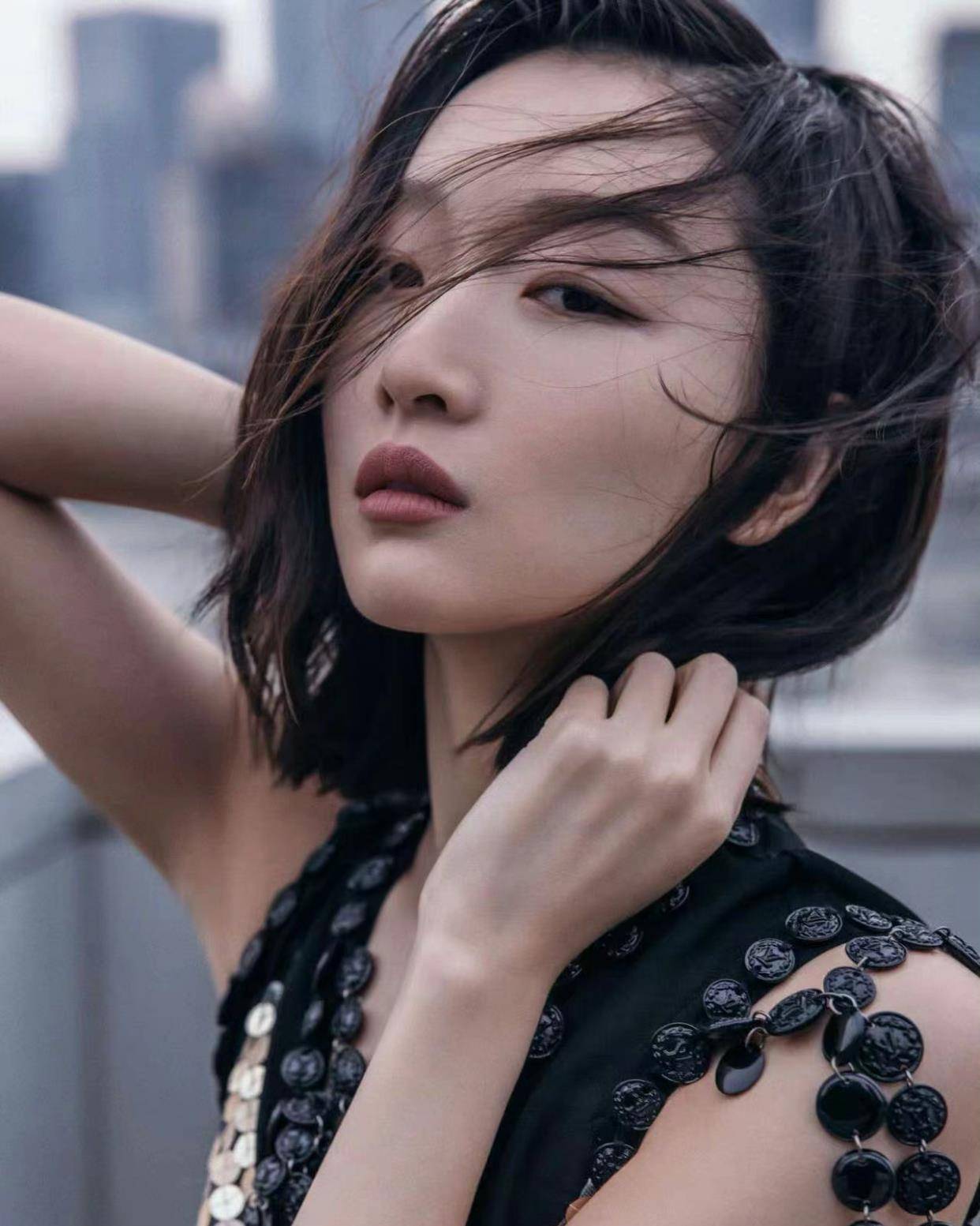 周冬雨是怎么做到单看五官很普通,同框秒杀别人?_电视剧_面部_电影