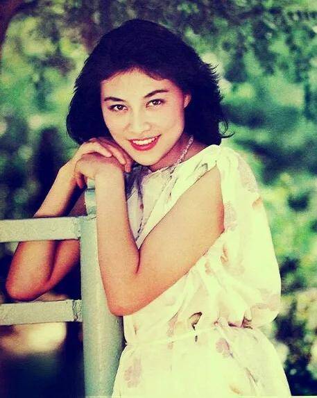 岳红:生下女儿后被分手,单亲妈妈32年,女儿和她和解_男人_时间_电视