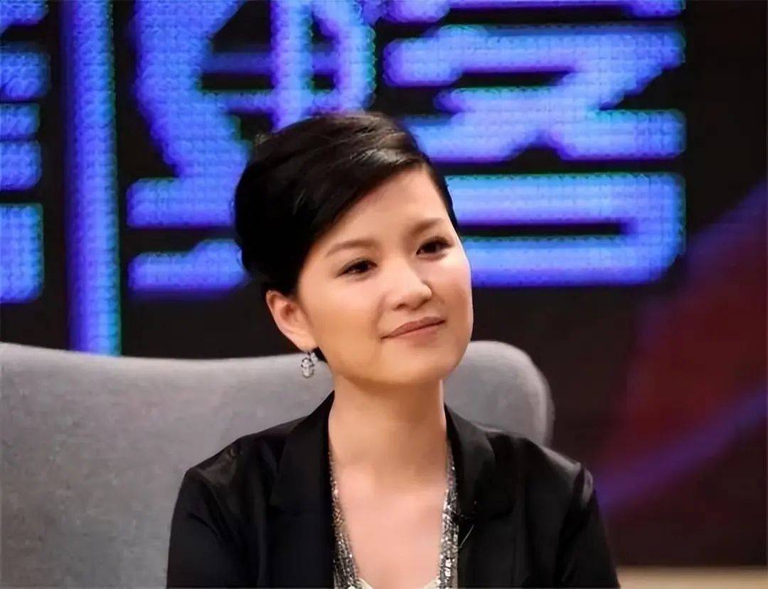 她曾是东方卫视一姐,嫁海归老公生下龙凤胎,如今46岁却跌下神坛_陈蓉