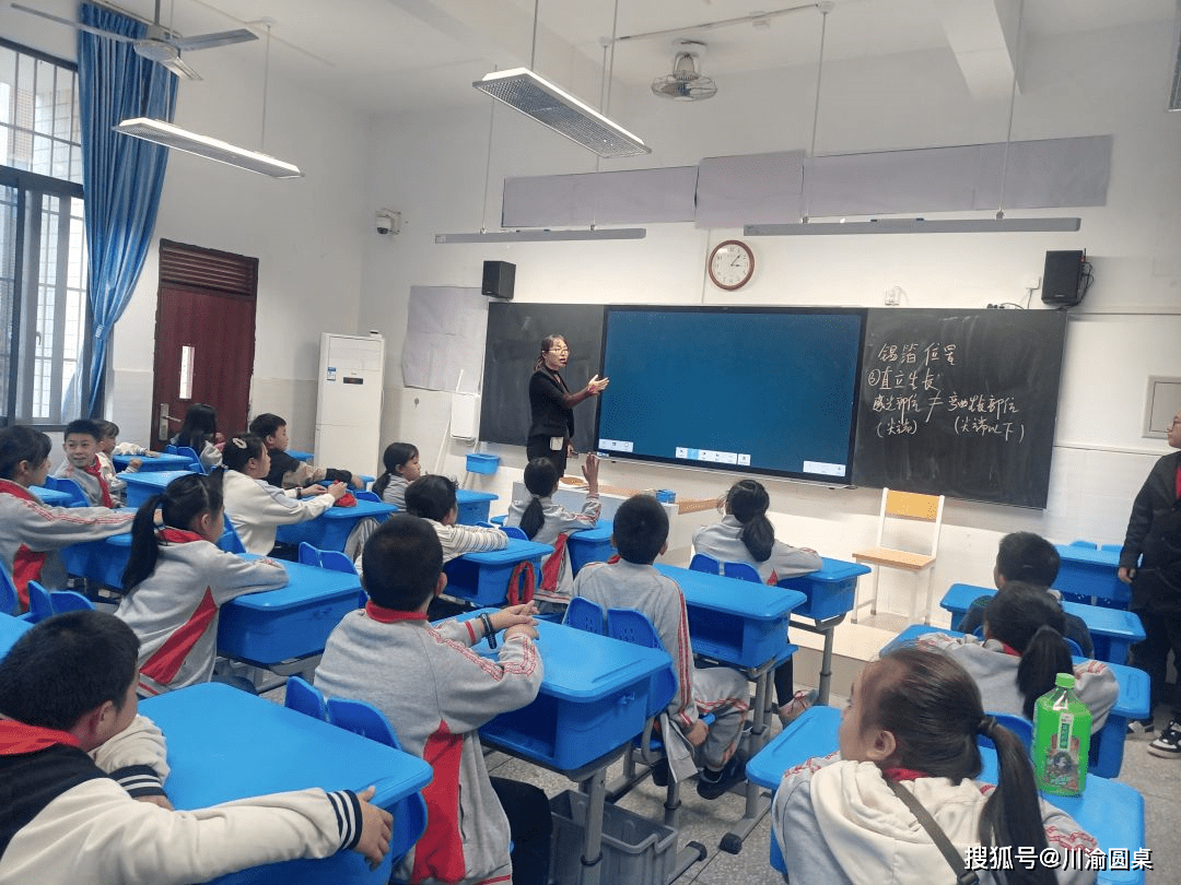 四川省科学城一中积极开展小初高一体化建设,打造科学城教育品牌_教室