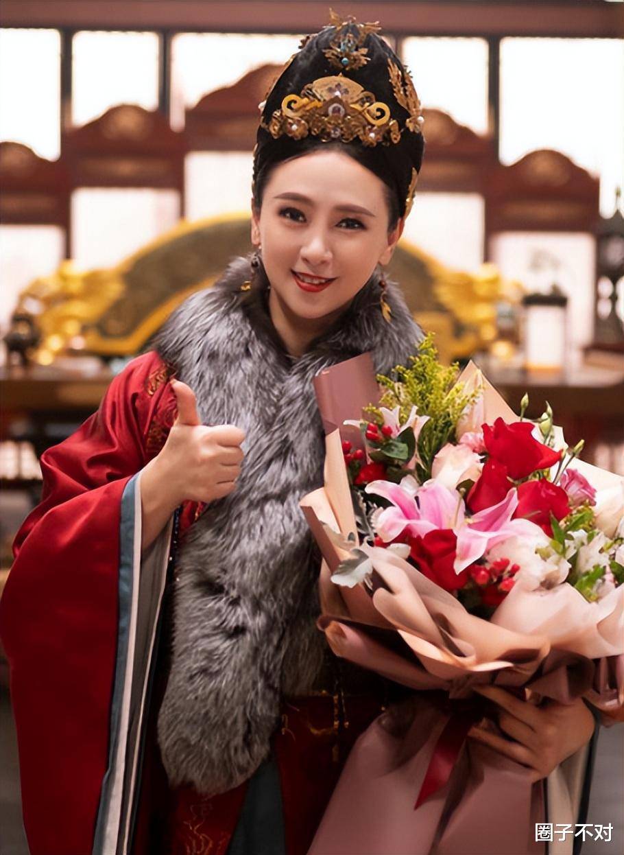 和富豪离婚,嫁给普通人的翁虹,真的幸福吗?_角色_父母_万绮雯