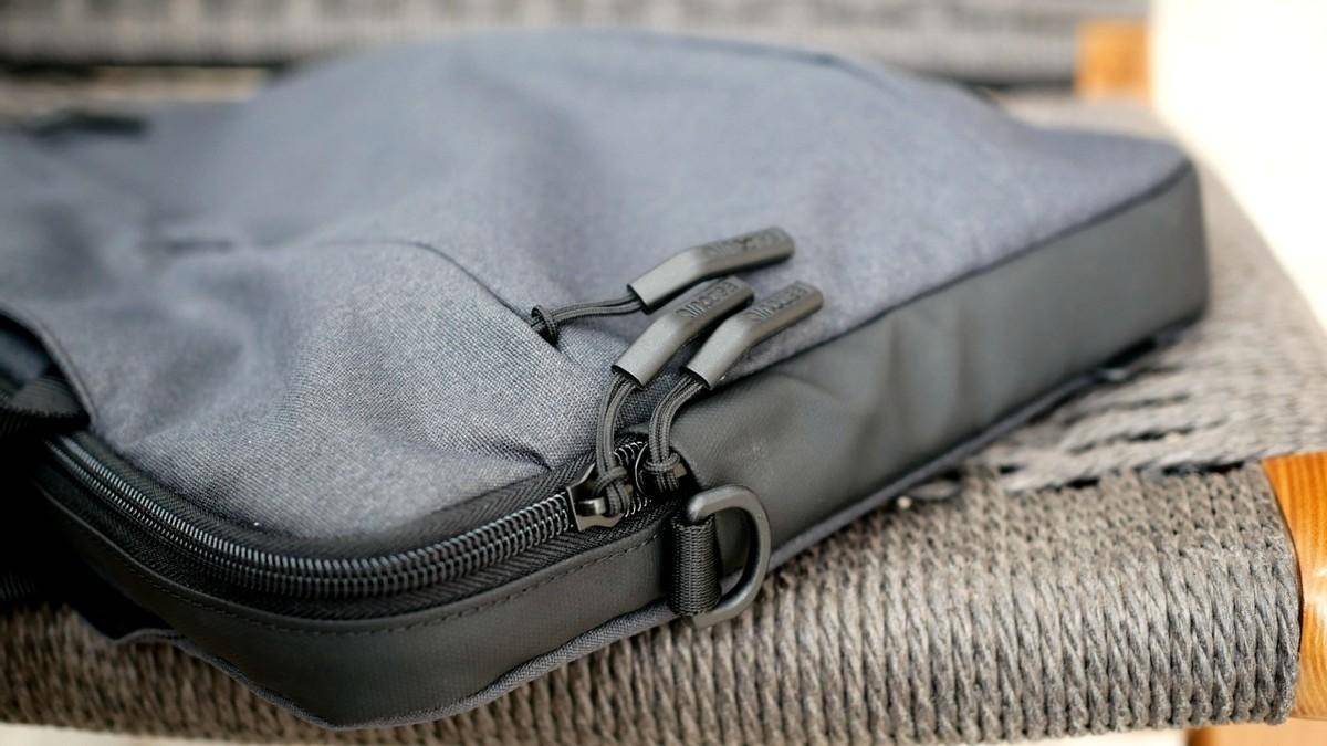 INCASECity手提电脑包:苹果官方合作,出行必备,全方位保护设备