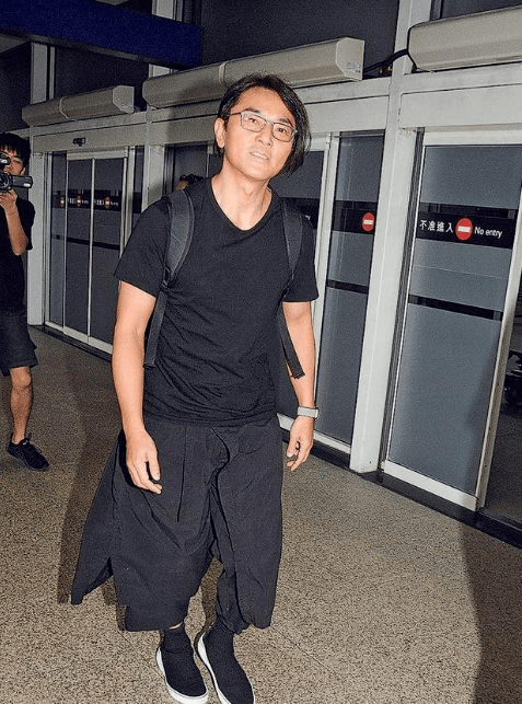 郑伊健不复当年,发福憔悴让人认不出来,身家数亿膝下无子_香港_生活