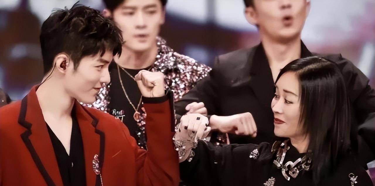 流量密码肖战:成于贵人李宇春,败于粉丝,他的束手无措谁能懂_那英