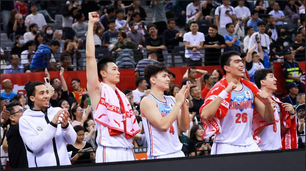 新疆队的首发是以小外援特莱斯和吴冠希领衔