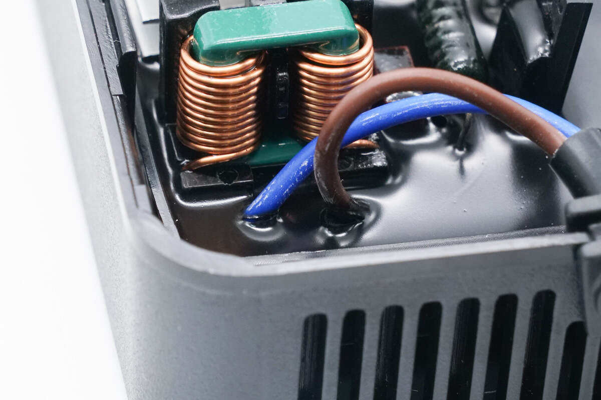 聚源105w新国标铅酸充电器拆解_焊接_电容_模块