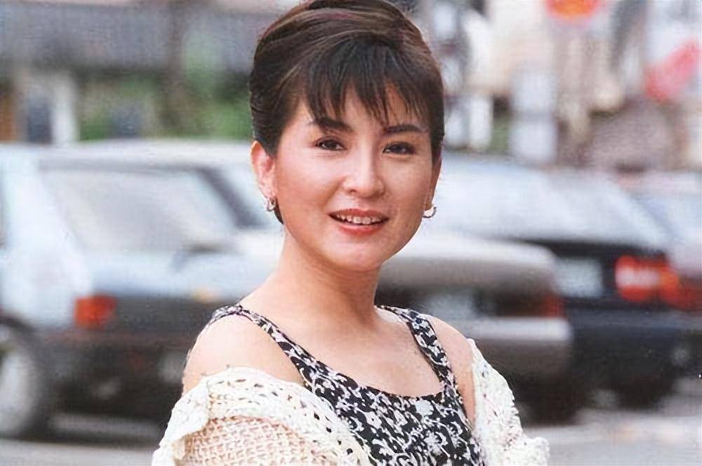 曾经"红极一时"的8位女星,如今都落魄可怜,还有人捡菜叶充饥_蓝洁瑛