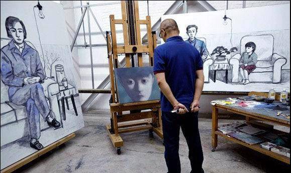 关于这个问题,其实画家张晓刚也有提到过,他说他说自己