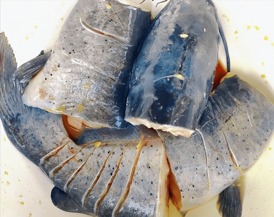 一道美味清江鱼,送给爱吃鱼的你_嘴巴_脑袋_辣椒