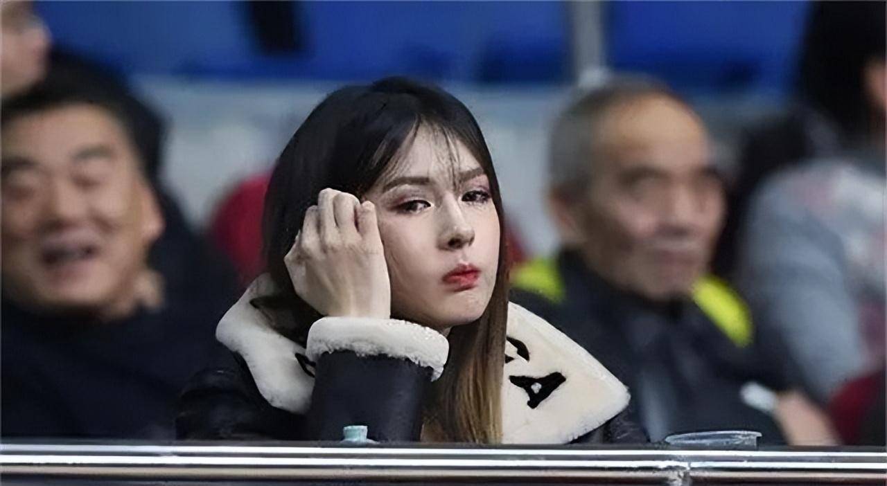 宁波主帅阿的江,妻子年过50仍气质十足,女儿阿迪娜,太美了_篮球_八一