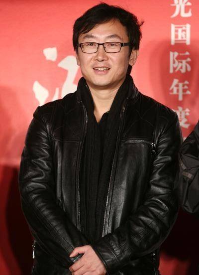 毕业后,陆川拍了电影《寻枪》和《可可西里》,这两部作品让他在国内外